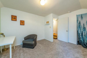 Cozy Cove Cabin Pet Friendly & Creek Access
